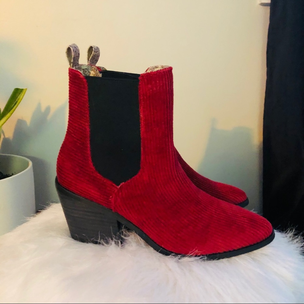 Band of Gypsies Shadow Chelsea Boot, Red/Black, Corduroy Style, Size 8, NWT